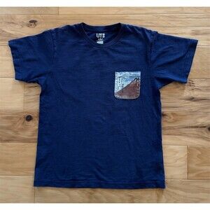 Uniqlo UT T-Shirt Mens Size M Navy Blue Hokusai Mt Fuji Pocket Graphic